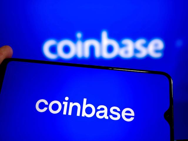 Coinbase 不完全是一只加密股，AI 支付正在重构它的估值