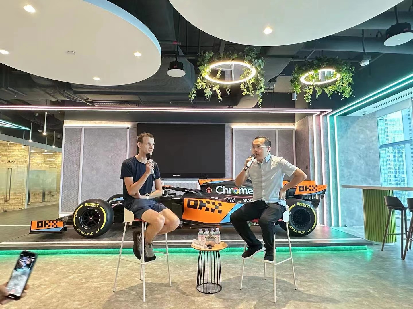 以太坊联合创始人Vitalik 今日拜访OKX 新加坡办公楼并发表闭门演讲- 行情- 吴说- 区块链快讯与深度内容平台